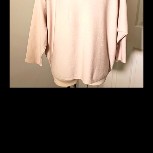 Floral Patterned Beige Top. Super Soft Fun Lighweight Sweater. XL - Picture 7 of 7